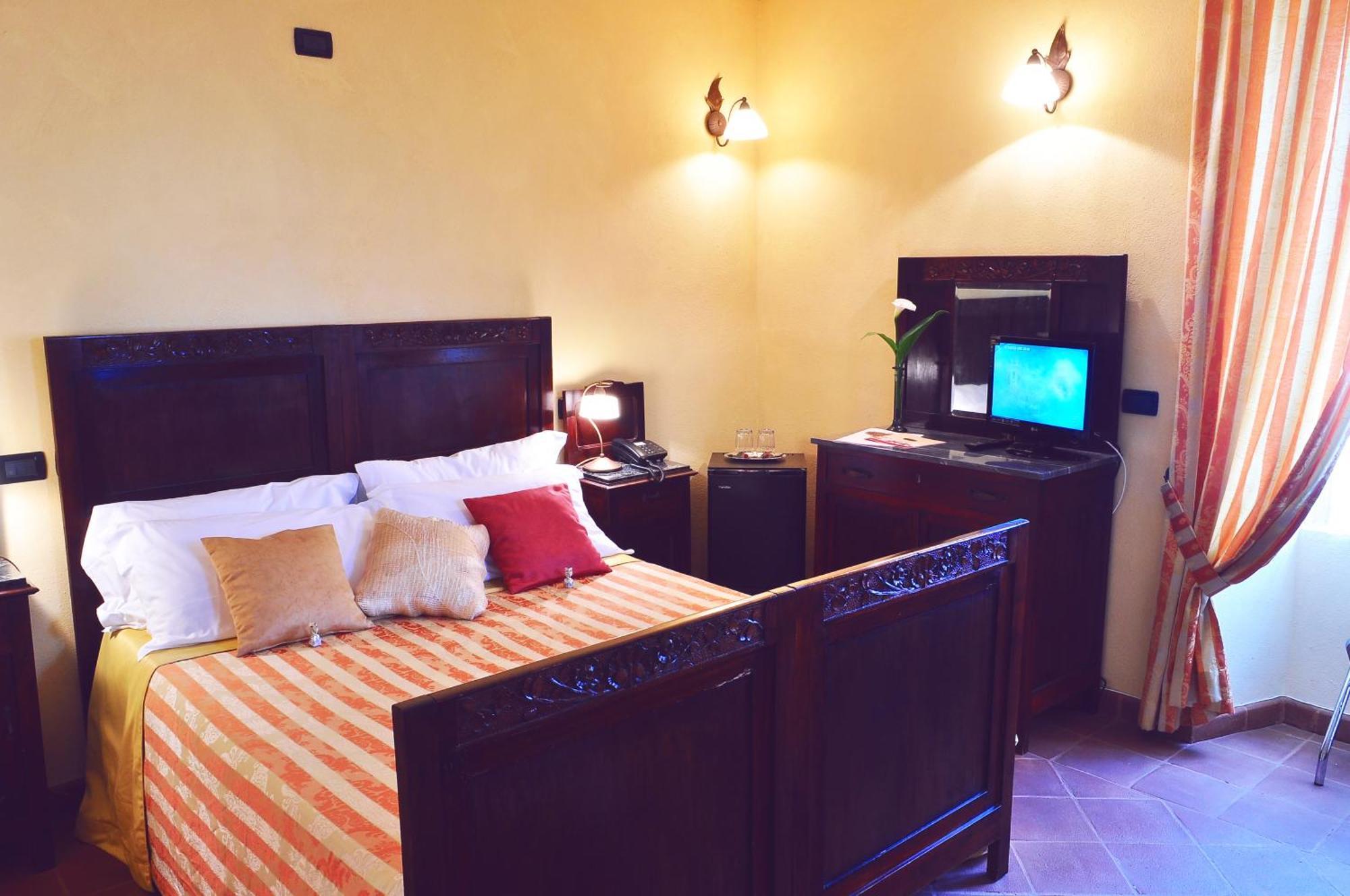 La Foresteria Del Castello - Wellness Hotel In Dimora Storica Castell'Alfero Room photo