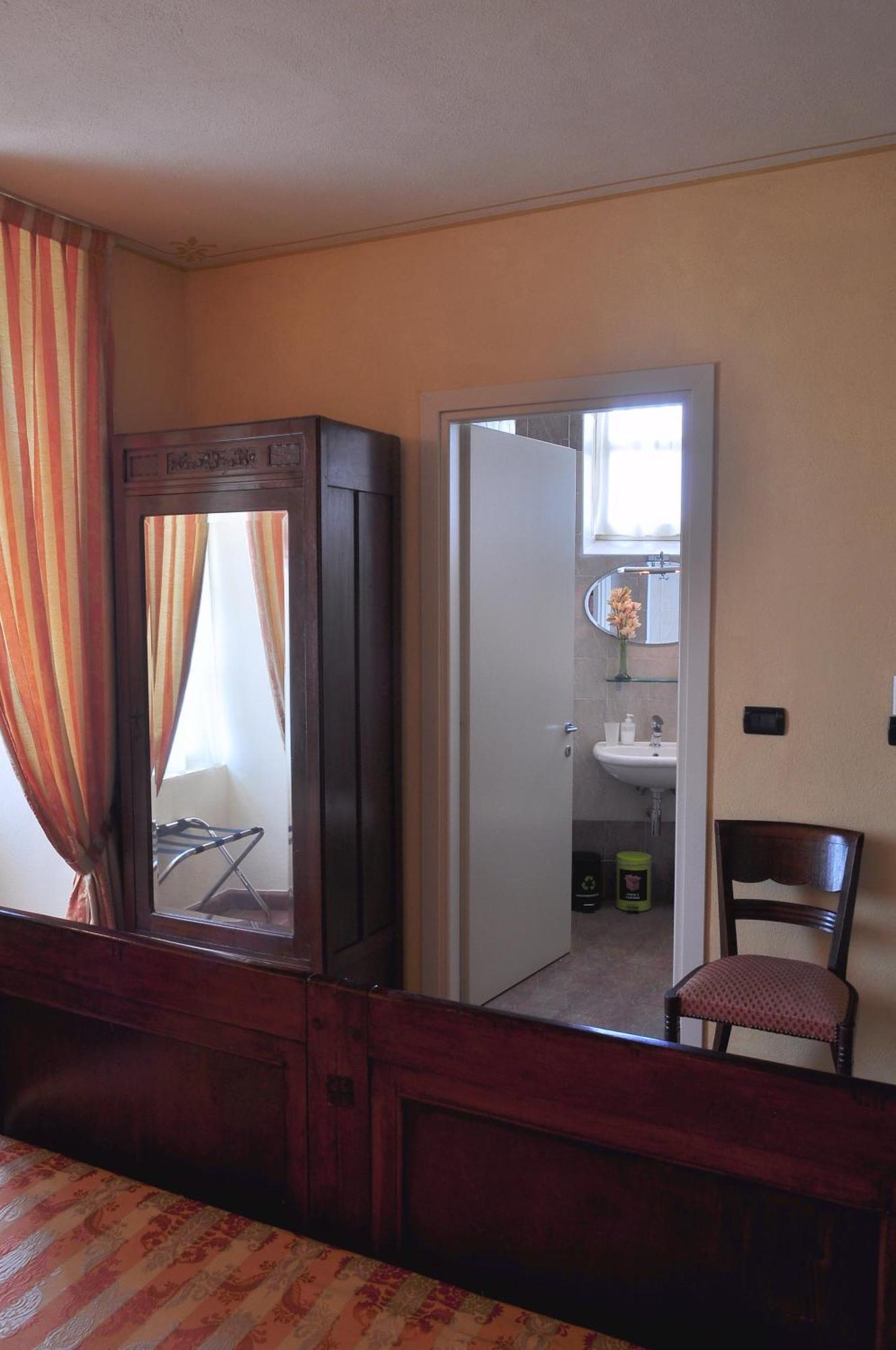 La Foresteria Del Castello - Wellness Hotel In Dimora Storica Castell'Alfero Room photo